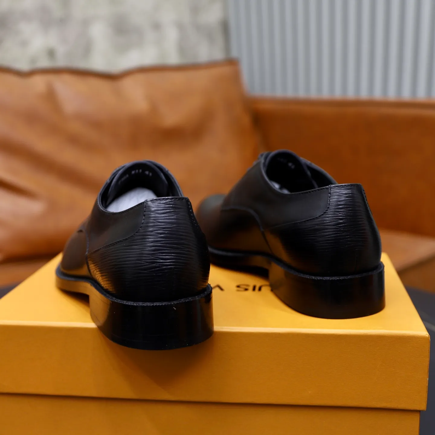 Men's shoes: 280🙅‍♂️🙅‍♂️🙅‍♂️Niuli Brand: LV Louis Vuitton Size: 39-44 (38, 45, 46 can be customized) Level: Counter classic Material: Original soft cowhide upper Comfortable cowhide lining Original lightweight outsole Style category: Formal business casual driving leather shoes Color: Color of the actual picture